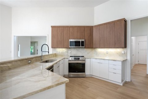House in Palm Coast, Florida 4 bedrooms, 280.1 sq.m. № 1911934 - photo 6