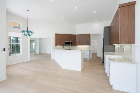 House in Palm Coast, Florida 4 bedrooms, 280.1 sq.m. № 1911934 - photo 7