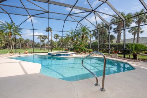 House in Palm Coast, Florida 4 bedrooms, 280.1 sq.m. № 1911934 - photo 2
