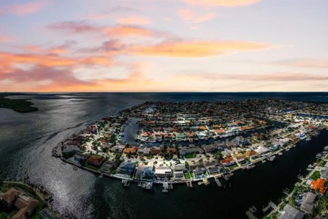 Купить виллу или дом в Нью-Порт-Ричи, Флорида 7 комнат, 210.7м2, № 2093272 - фото 5