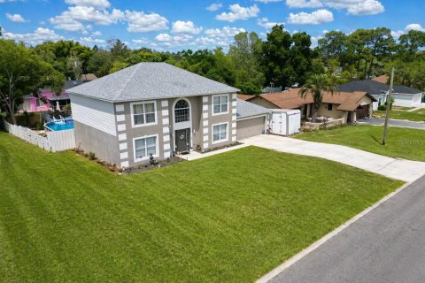 House in Spring Hill, Florida 3 bedrooms, 217.76 sq.m. № 2115450