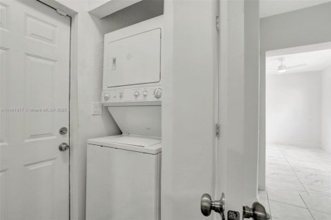 Купить виллу или дом в Окленд-Парк, Флорида 3 спальни, 129.97м2, № 1944661 - фото 17