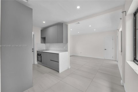 Commercial property in Miami, Florida 156.35 sq.m. № 2019088 - photo 7