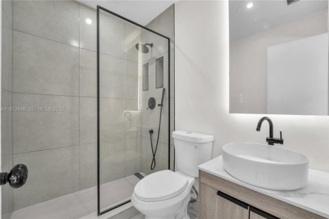 Commercial property in Miami, Florida 156.35 sq.m. № 2019088 - photo 8