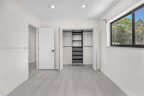 Commercial property in Miami, Florida 156.35 sq.m. № 2019088 - photo 10