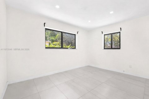 Commercial property in Miami, Florida 156.35 sq.m. № 2019088 - photo 11