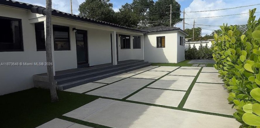 Commercial property in Miami, Florida 156.35 sq.m. № 2019088