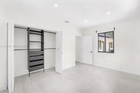 Commercial property in Miami, Florida 156.35 sq.m. № 2019088 - photo 12