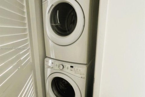 Copropriété à louer à Miami, Floride: 2 chambres, 112.23 m2 № 1997965 - photo 7