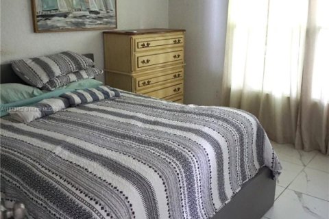Appartement à louer à Hollywood, Floride: 2 chambres, 64.75 m2 № 1923554 - photo 6