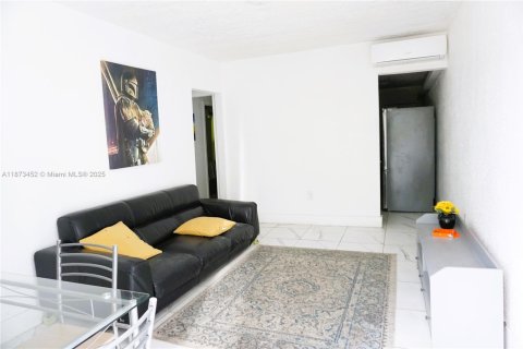 Appartement à louer à Hollywood, Floride: 2 chambres, 64.75 m2 № 1923554 - photo 2