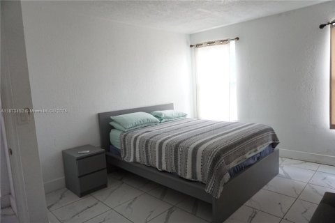 Appartement à louer à Hollywood, Floride: 2 chambres, 64.75 m2 № 1923554 - photo 4