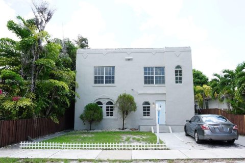 Appartement à louer à Hollywood, Floride: 2 chambres, 64.75 m2 № 1923554 - photo 1