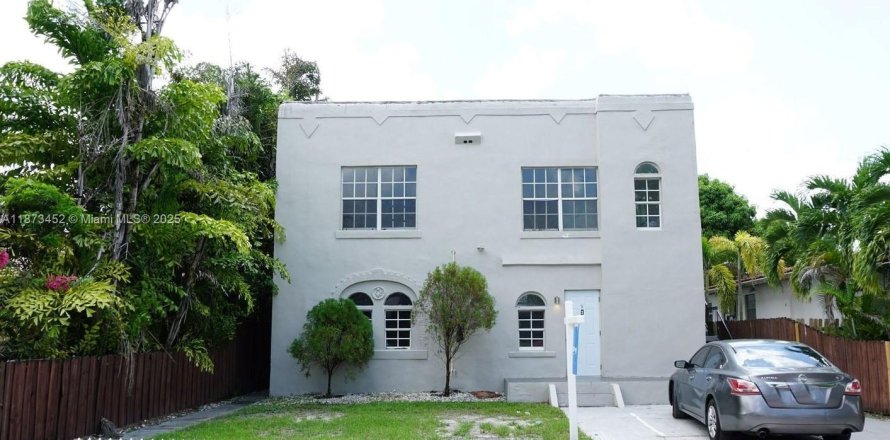 Appartement à Hollywood, Floride 2 chambres, 64.75 m2 № 1923554