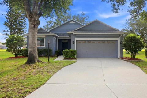 House in Bradenton, Florida 3 bedrooms, 156.08 sq.m. № 2267549