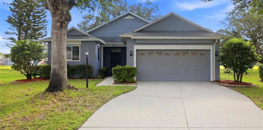 House in Bradenton, Florida 3 bedrooms, 156.08 sq.m. № 2267549