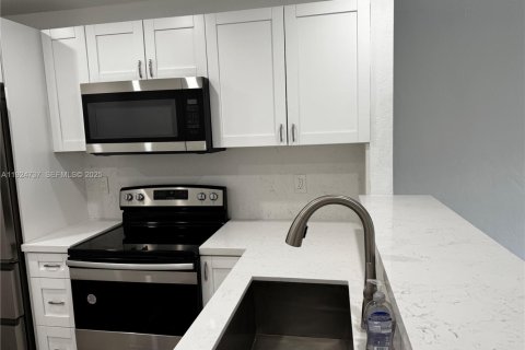 Propiedad comercial en venta en Hollywood, Florida, 127.28 m2 № 1986427 - foto 18