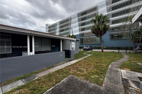Propiedad comercial en venta en Hollywood, Florida, 127.28 m2 № 1986427 - foto 9