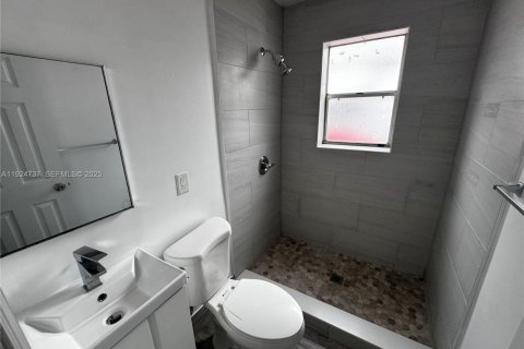 Propiedad comercial en venta en Hollywood, Florida, 127.28 m2 № 1986427 - foto 23