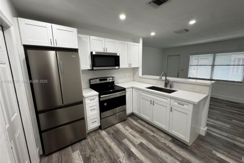 Propiedad comercial en venta en Hollywood, Florida, 127.28 m2 № 1986427 - foto 16