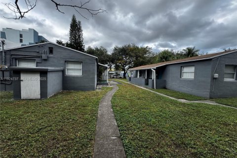 Propiedad comercial en venta en Hollywood, Florida, 127.28 m2 № 1986427 - foto 2
