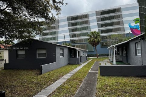 Propiedad comercial en venta en Hollywood, Florida, 127.28 m2 № 1986427 - foto 1