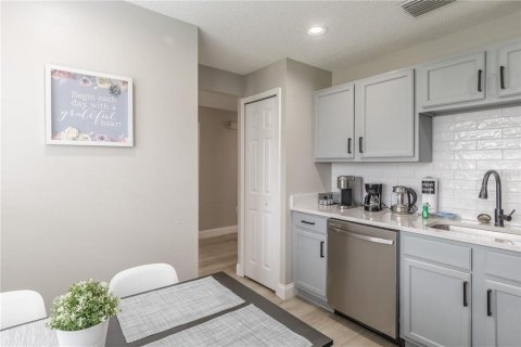 Casa en venta en Kissimmee, Florida, 4 dormitorios, 171.31 m2 № 2234254 - foto 9