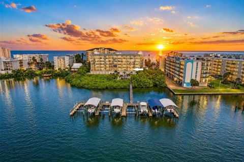 Condominio en venta en Indian Shores, Florida, 3 dormitorios, 144.93 m2 № 2275616 - foto 9