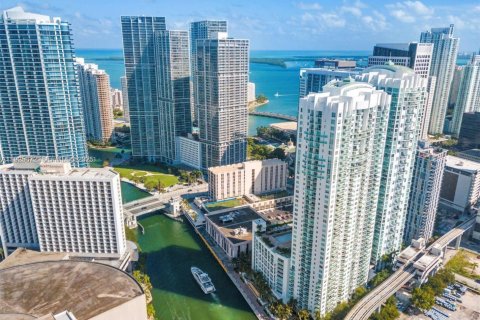 Снять в аренду кондоминиум в Майами, Флорида 3 спальни, 140.56м2, № 1985893 - фото 1