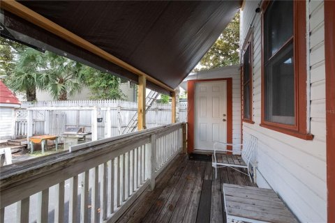 House in Gainesville, Florida 1 bedroom, 241.36 sq.m. № 1840634 - photo 8