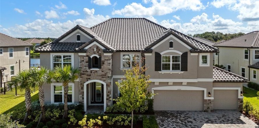 House in Wesley Chapel, Florida 7 bedrooms, 506.5 sq.m. № 1758159