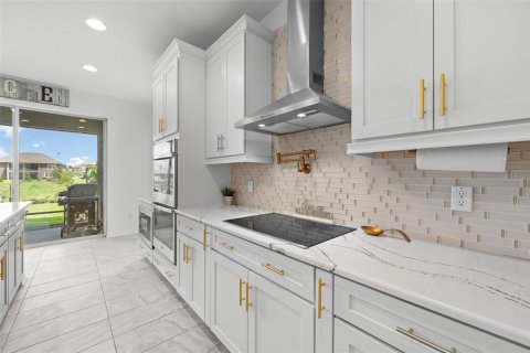 House in Wesley Chapel, Florida 7 bedrooms, 506.5 sq.m. № 1758159 - photo 10