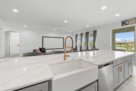 House in Wesley Chapel, Florida 7 bedrooms, 506.5 sq.m. № 1758159 - photo 11
