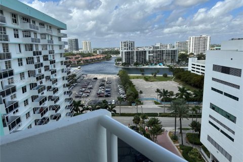 Condominio en Hollywood, Florida, 2 dormitorios  № 2012713