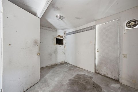 House in Tampa, Florida 5 bedrooms, 195.84 sq.m. № 2238634 - photo 16