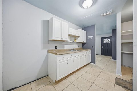 House in Tampa, Florida 5 bedrooms, 195.84 sq.m. № 2238634 - photo 2
