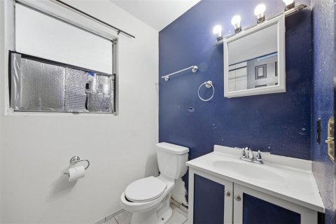 House in Tampa, Florida 5 bedrooms, 195.84 sq.m. № 2238634 - photo 3