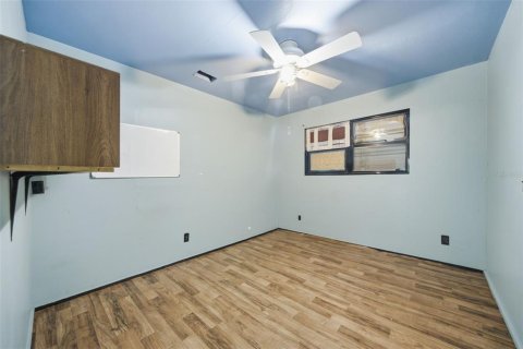 House in Tampa, Florida 5 bedrooms, 195.84 sq.m. № 2238634 - photo 10