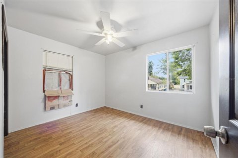 House in Tampa, Florida 5 bedrooms, 195.84 sq.m. № 2238634 - photo 11