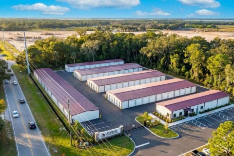 Commercial property in Leesburg, Florida № 2218602