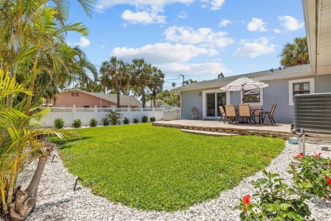 House in Clearwater, Florida 4 bedrooms, 149.57 sq.m. № 1535557 - photo 23