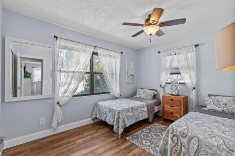 House in Clearwater, Florida 4 bedrooms, 149.57 sq.m. № 1535557 - photo 14