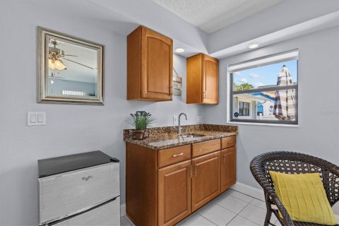 House in Clearwater, Florida 4 bedrooms, 149.57 sq.m. № 1535557 - photo 13