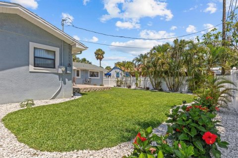 House in Clearwater, Florida 4 bedrooms, 149.57 sq.m. № 1535557 - photo 30