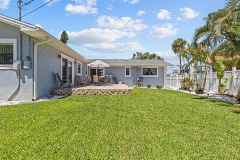 House in Clearwater, Florida 4 bedrooms, 149.57 sq.m. № 1535557 - photo 22