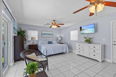 House in Clearwater, Florida 4 bedrooms, 149.57 sq.m. № 1535557 - photo 10