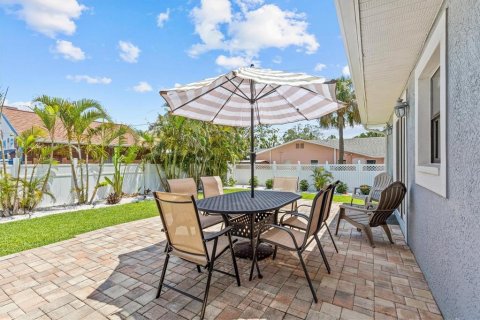 House in Clearwater, Florida 4 bedrooms, 149.57 sq.m. № 1535557 - photo 20