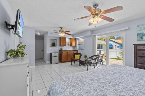 House in Clearwater, Florida 4 bedrooms, 149.57 sq.m. № 1535557 - photo 11