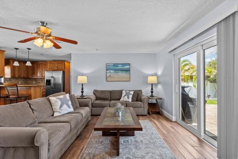 House in Clearwater, Florida 4 bedrooms, 149.57 sq.m. № 1535557 - photo 5