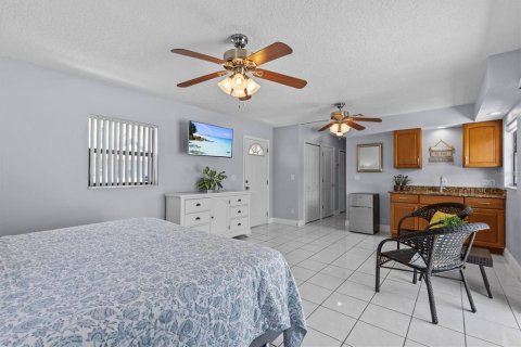 House in Clearwater, Florida 4 bedrooms, 149.57 sq.m. № 1535557 - photo 12